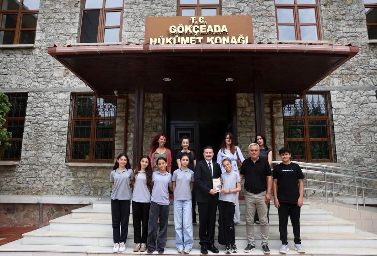 Gökçeada’da çocukların hazırladığı kitap tanıtıldı.