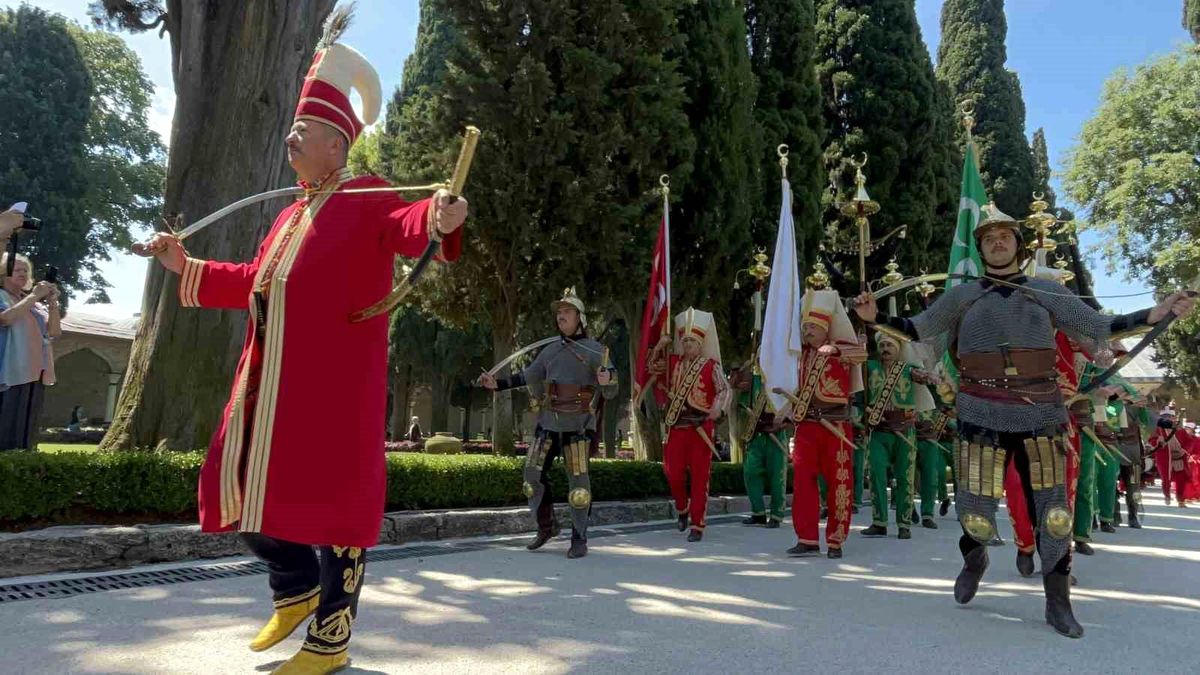 Mehteran gösterileri tekrar izleyicilerle buluştu.